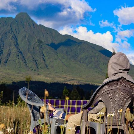 Under Volcanoes View Guest House Nyarugina Экстерьер фото