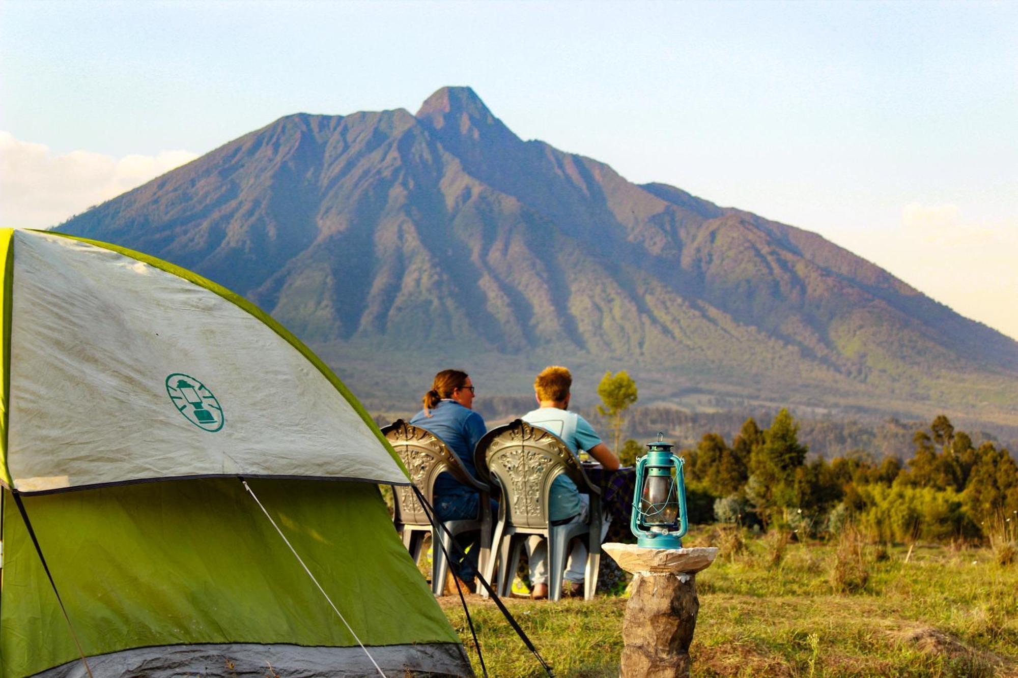 Under Volcanoes View Guest House Nyarugina Экстерьер фото